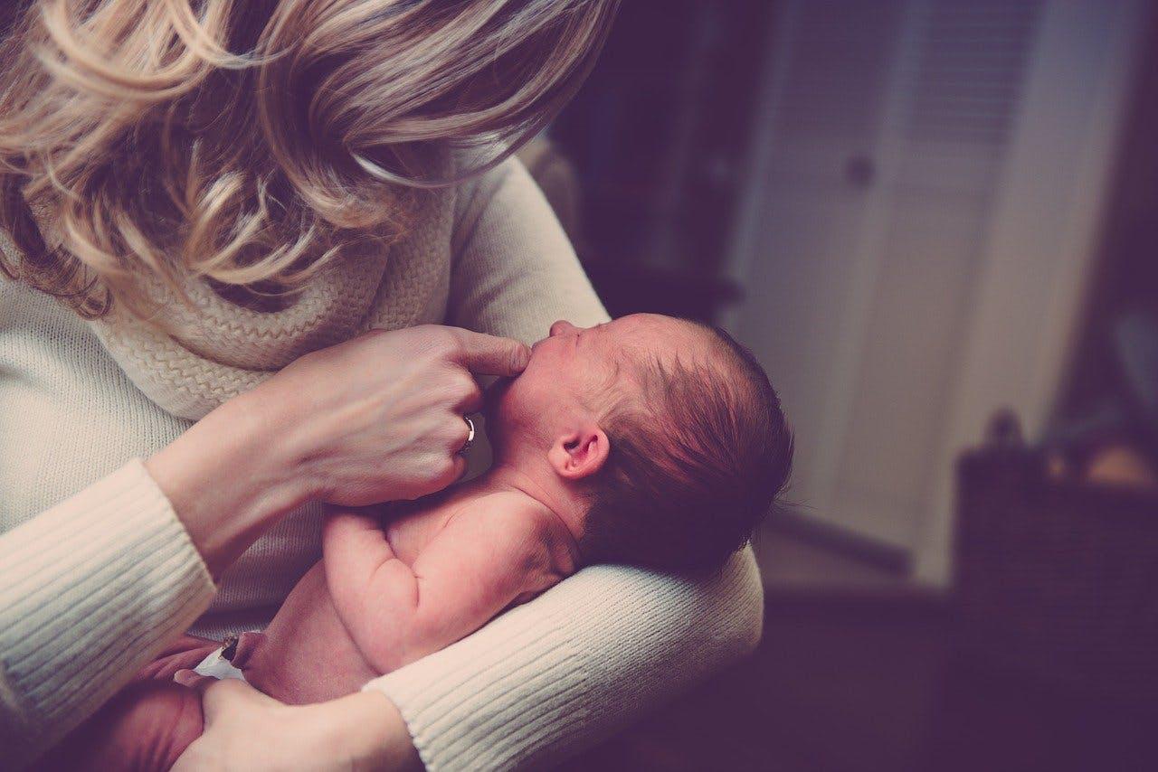 Jeune Maman & Bébé : conseils beauté et bien-être • Le Mag